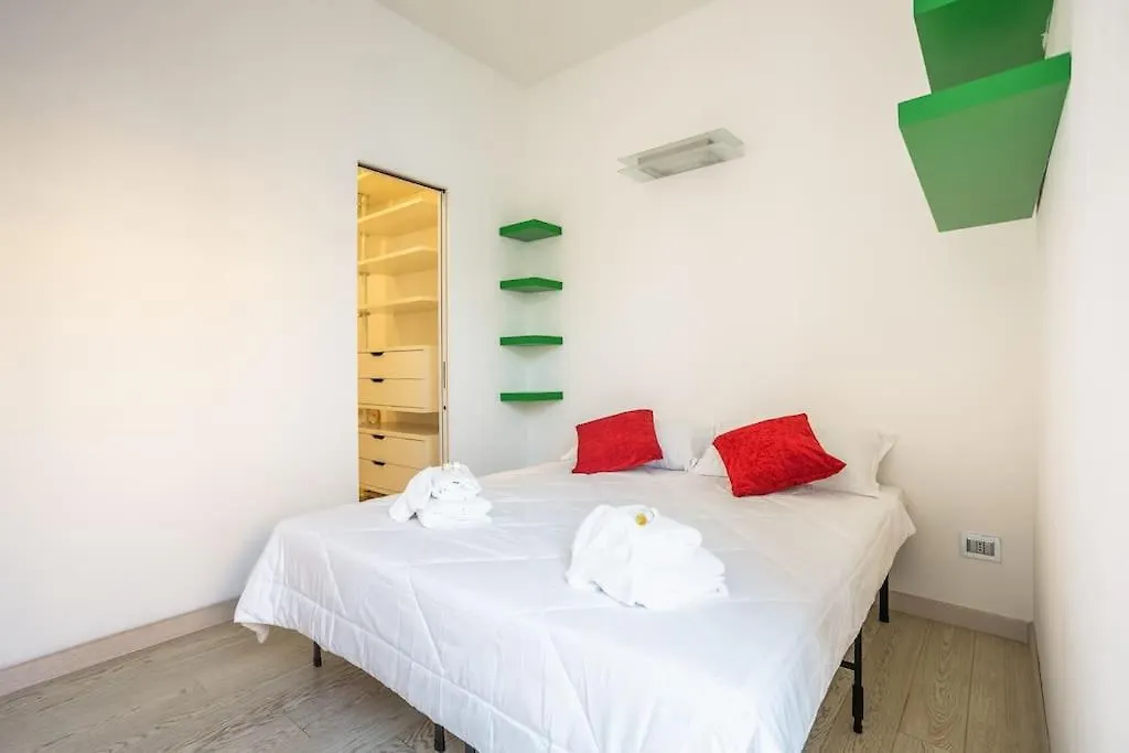 Charme & Luxe 2 Bedroom Apartment City Center روما