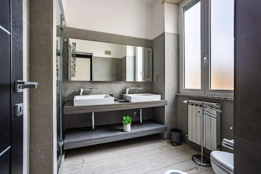 Charme & Luxe 2 Bedroom Apartment City Center روما