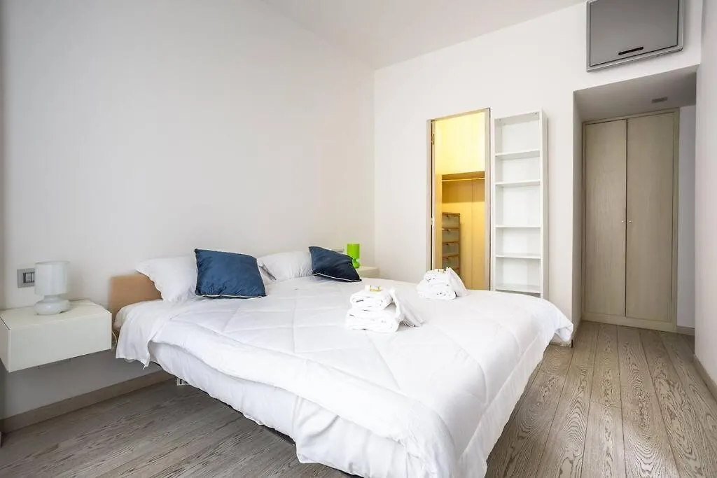 Charme & Luxe 2 Bedroom Apartment City Center روما