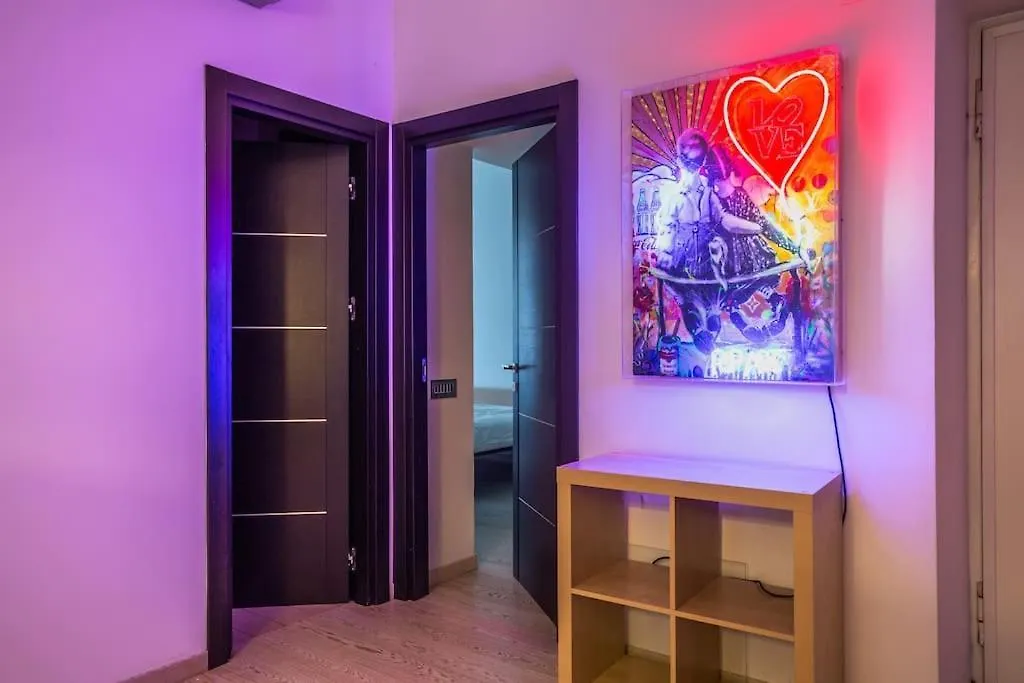 Charme & Luxe 2 Bedroom Apartment City Center روما 0*,